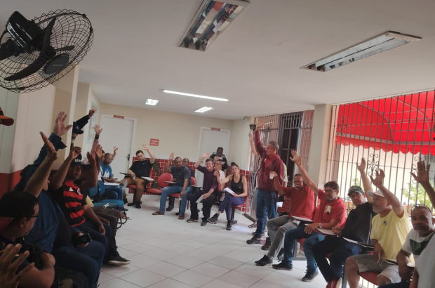 Assembleia da construção pesada decreta estado de greve no Espírito Santo